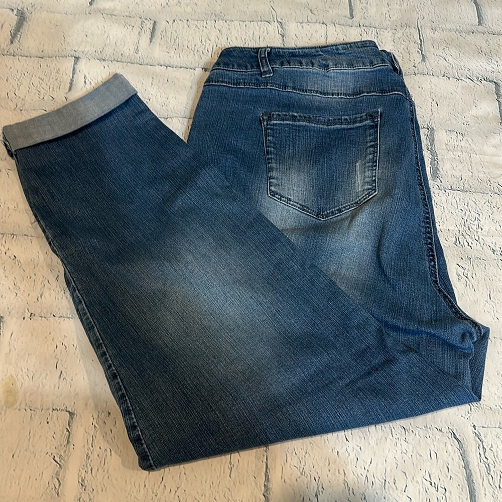 Avenue faded blue jeans